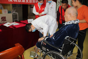 情暖敬老院,肤康慰问孤寡老人